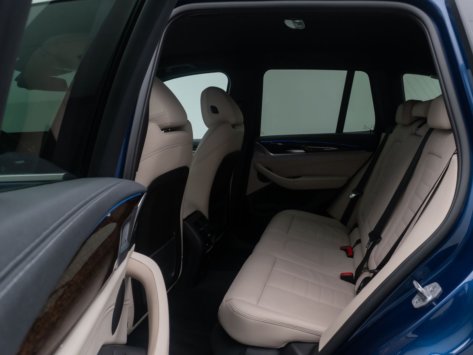 Fahrzeugabbildung BMW X3 xD30e M Sport HiFi 360&deg;HUD DAB Komfort 19Zoll