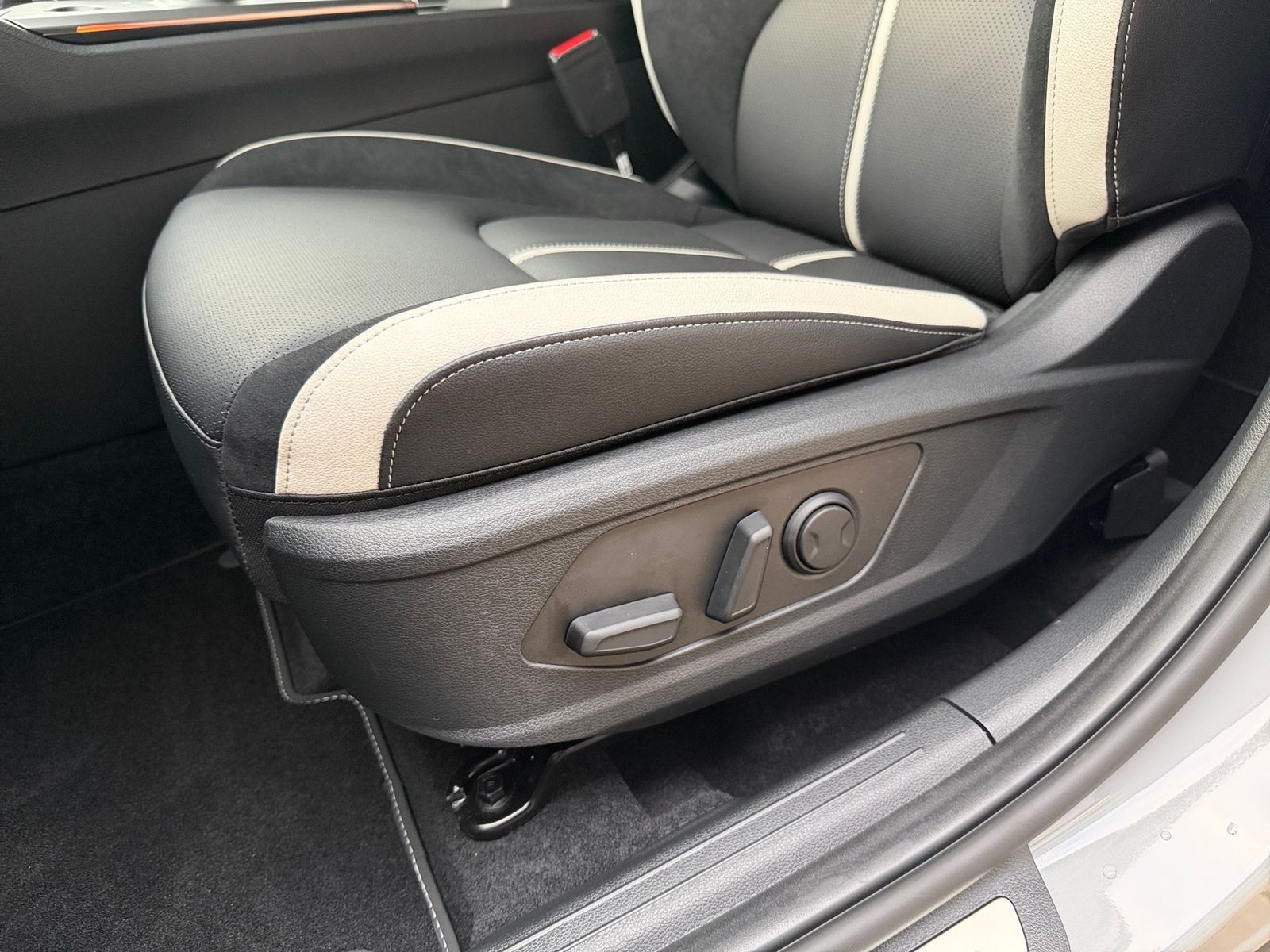 Fahrzeugabbildung Kia SPORTAGE 1.6T 2WD DCT GTLine SD GD DRI SOUN