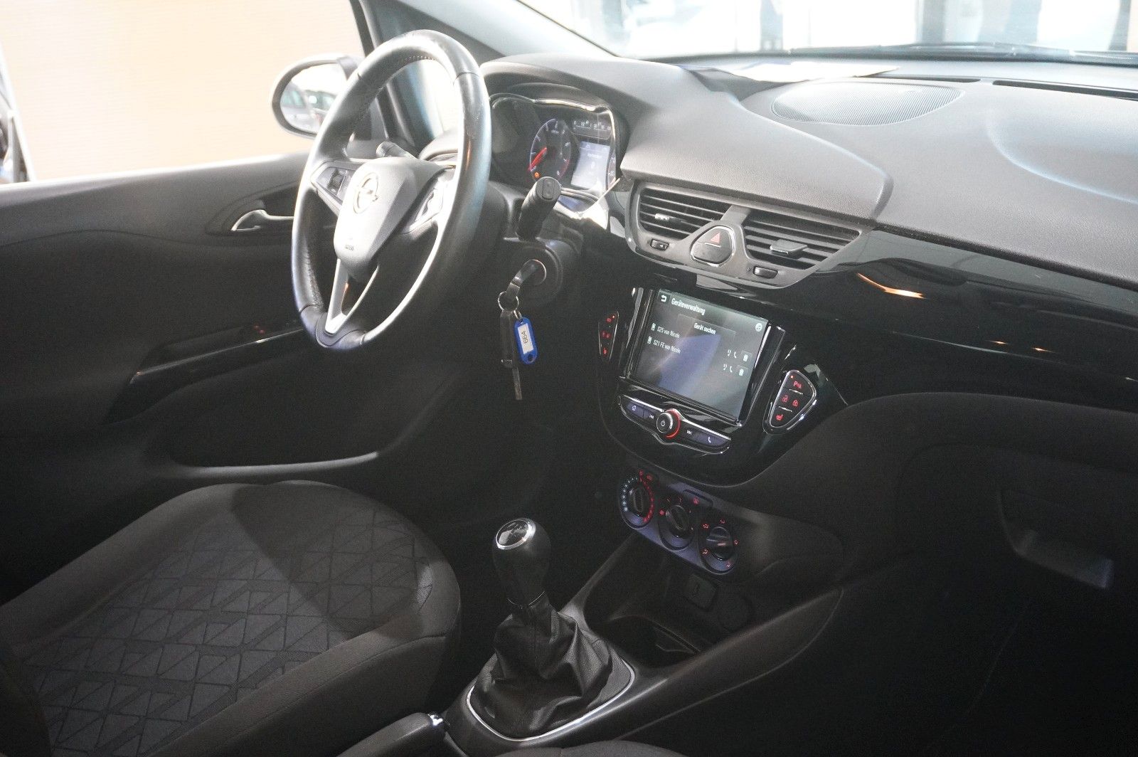 Fahrzeugabbildung Opel Corsa E 1.4 120 JAHRE 5-TÜR NAVI/SHZ/KAMERA/TEMP