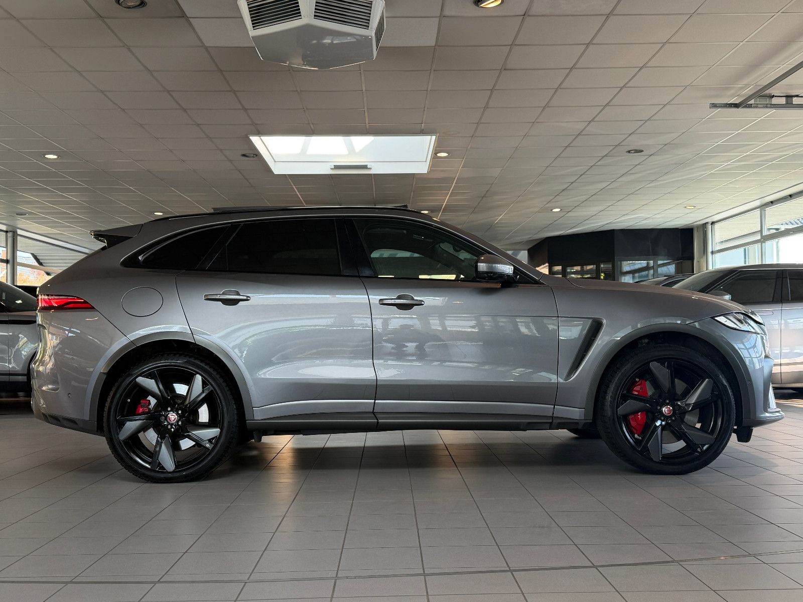Fahrzeugabbildung Jaguar F-PACE SVR /PANO/MERIDIAN/360°KAM/HUD/AMBIENTE
