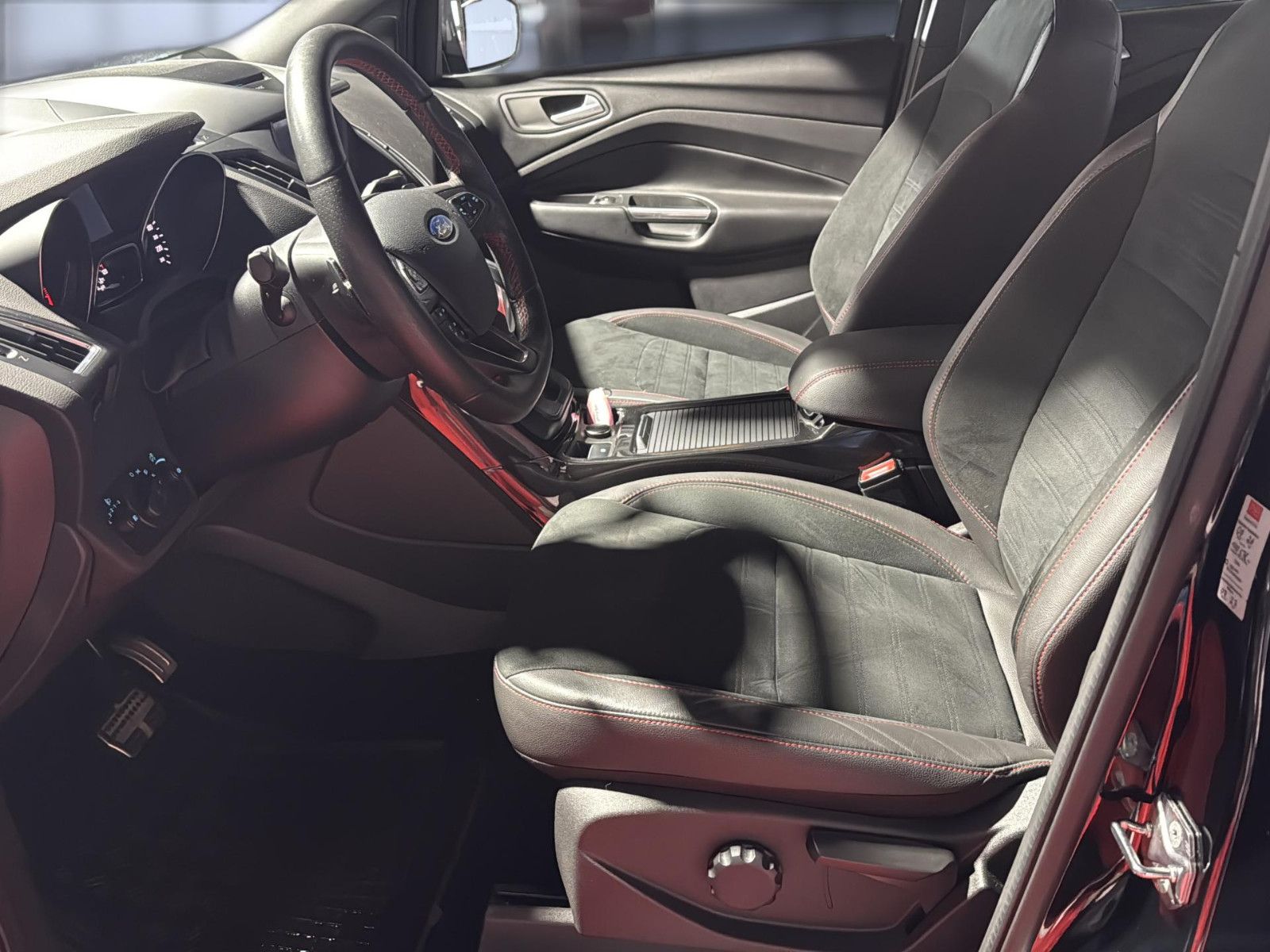 Fahrzeugabbildung Ford Kuga ST-Line/ ATM bei 52.000km / unfallfrei