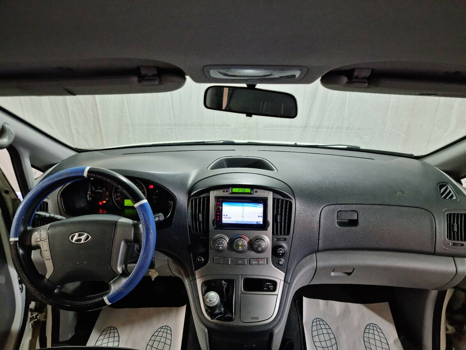 HYUNDAI H-1 Travel Premium 8-Sitzer Familienbus