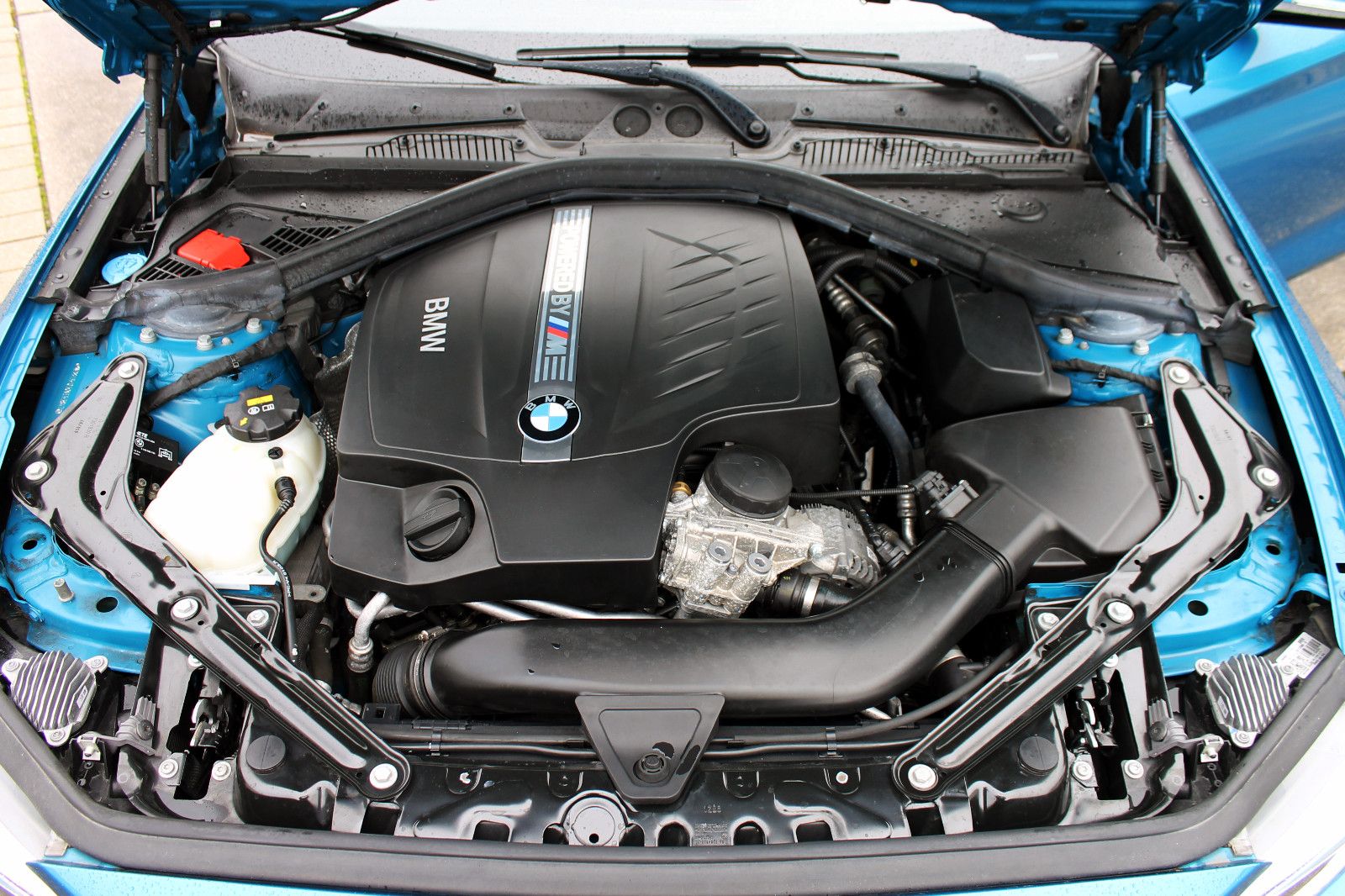 Fahrzeugabbildung BMW M2 Coupé DKG Carbon Dach PDC KAM TEMP H&K LED