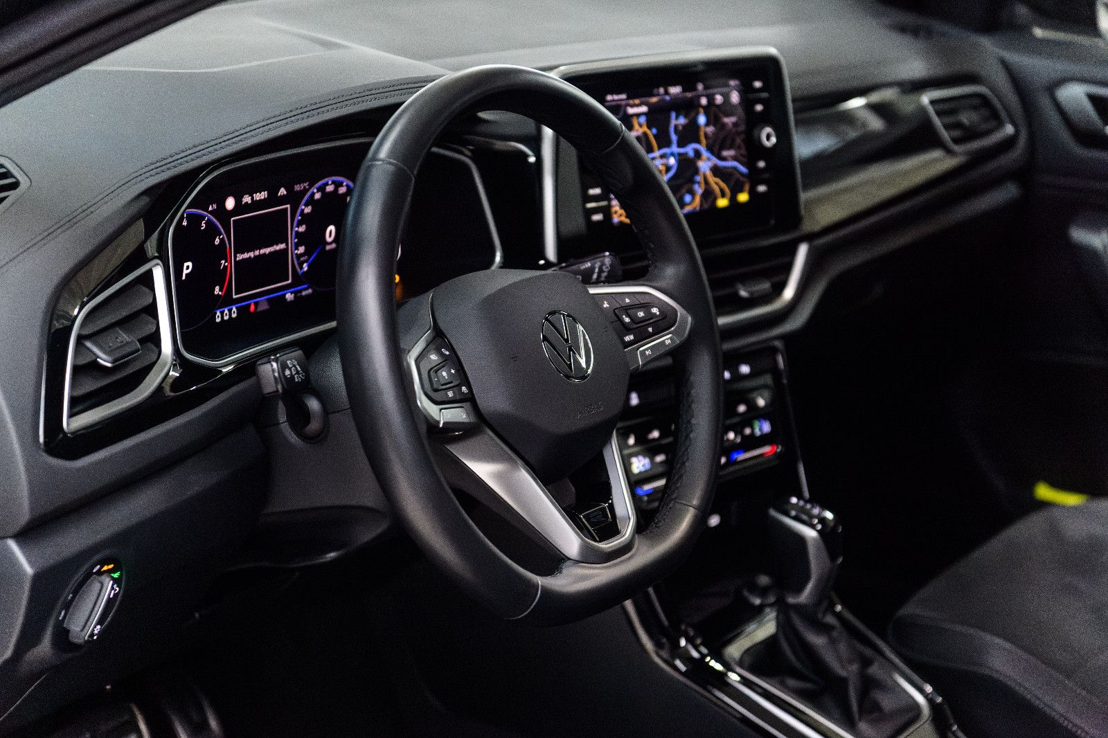 Fahrzeugabbildung Volkswagen T-Roc R-Line+LED+AHK+ACC+SIDEASISST+SHZ+EL.HK