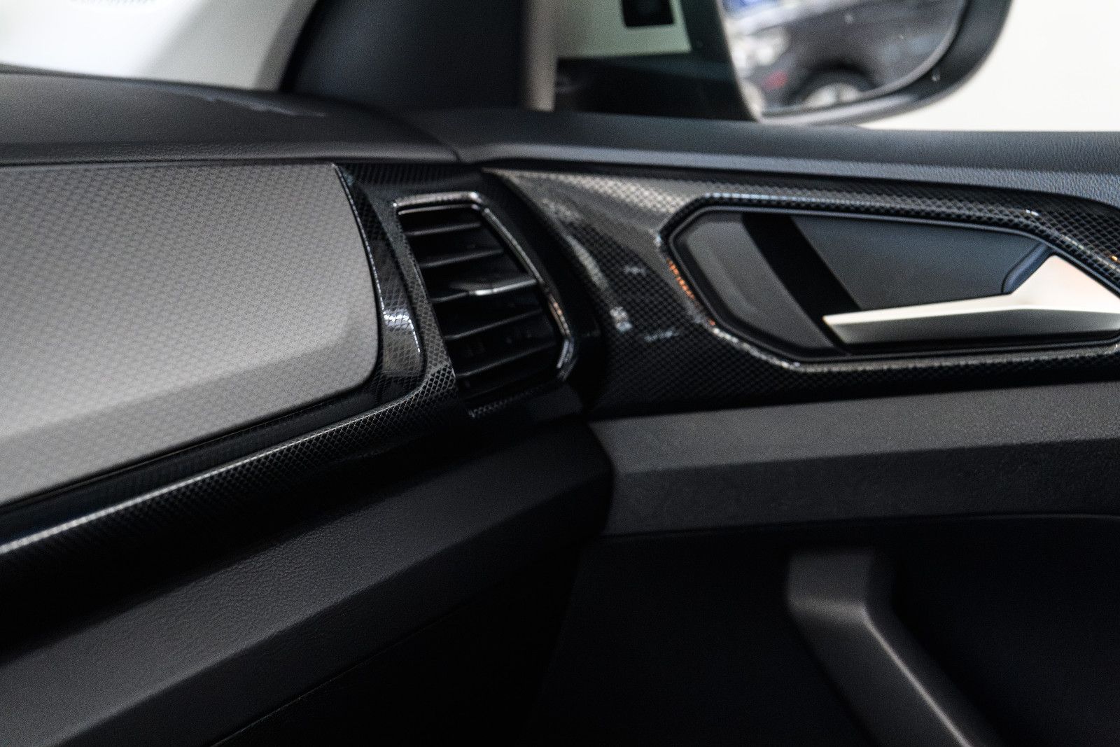 Fahrzeugabbildung Volkswagen T-Cross Life 1.0 TSI LED+KAMERA+NAVI+ACC+5 J.GAR