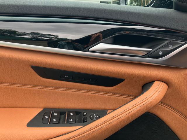 Touring 530 e xDrive M Sport HUD Pano AHK