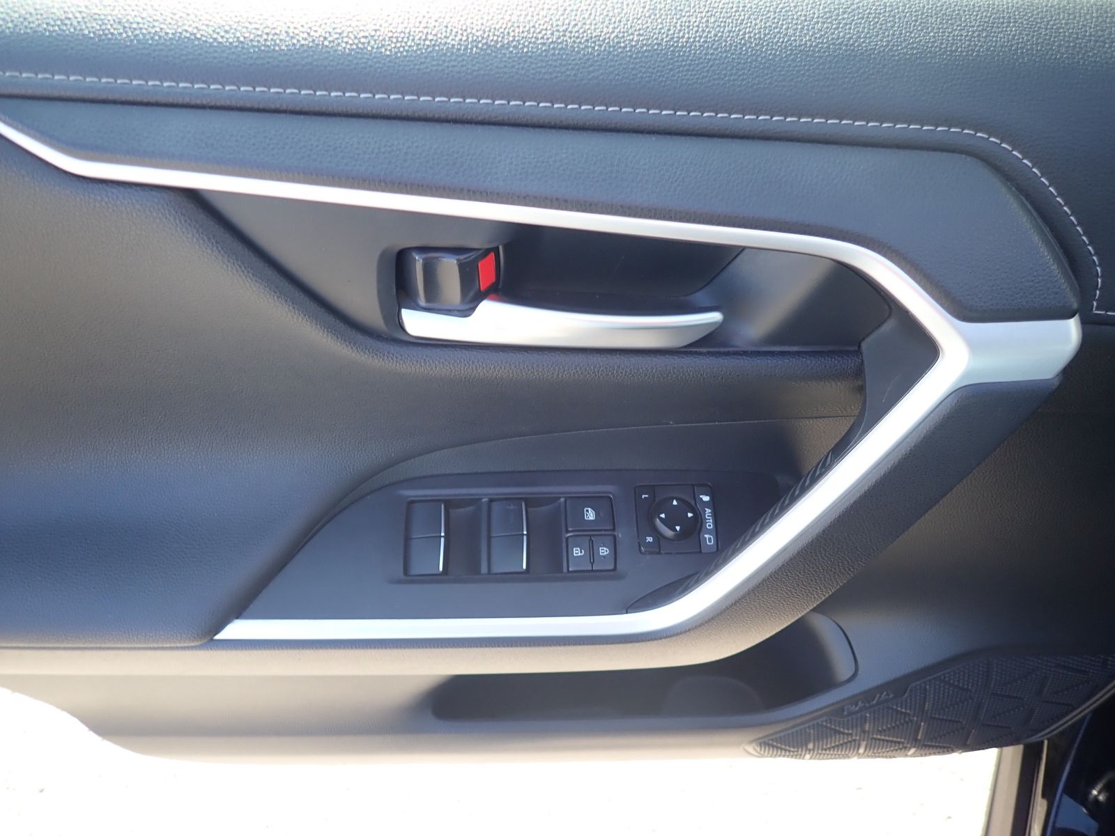 Fahrzeugabbildung Toyota RAV 4 Hybrid 4x2 Black Edition