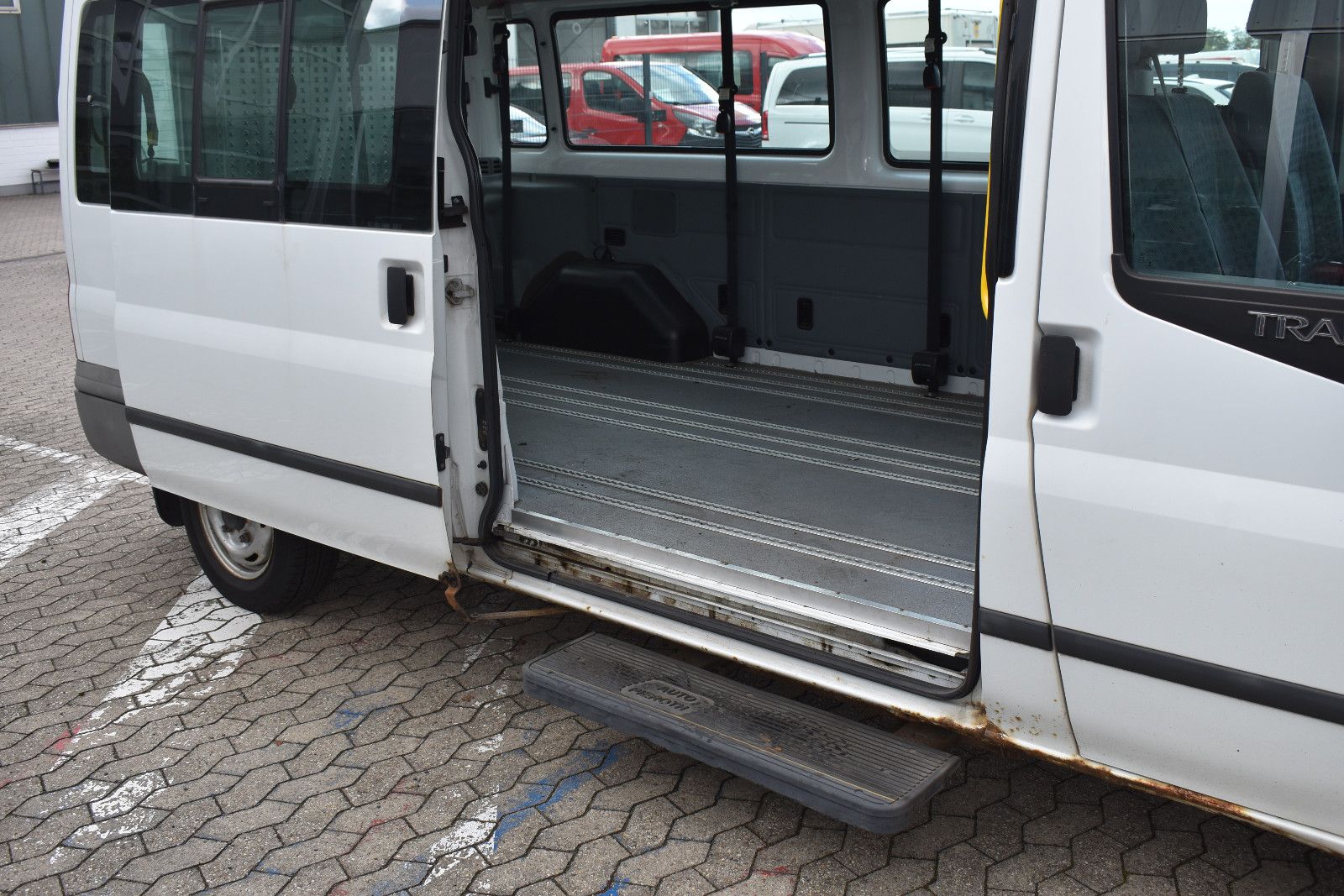 Fahrzeugabbildung Ford Transit Kombi FT 300 L Behindertengerecht  *2335