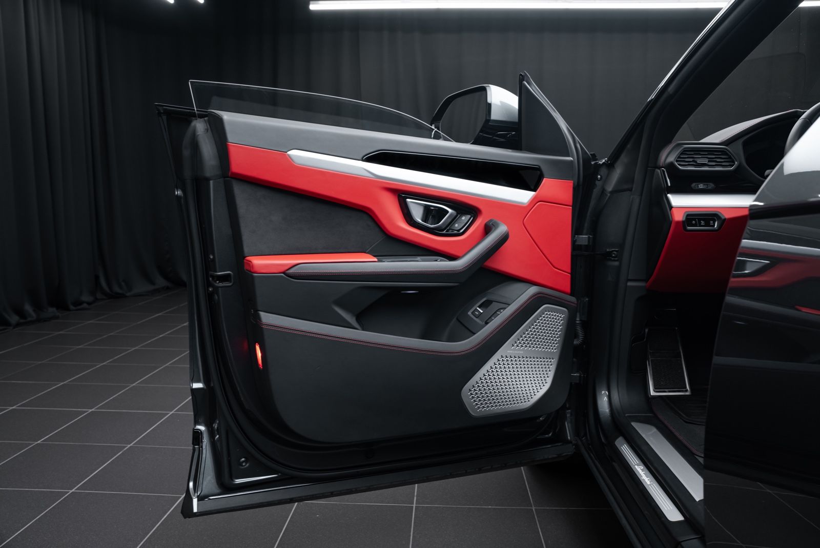 Fahrzeugabbildung Lamborghini Urus PANO/BANG&OLUFSEN/NIGHT VISION