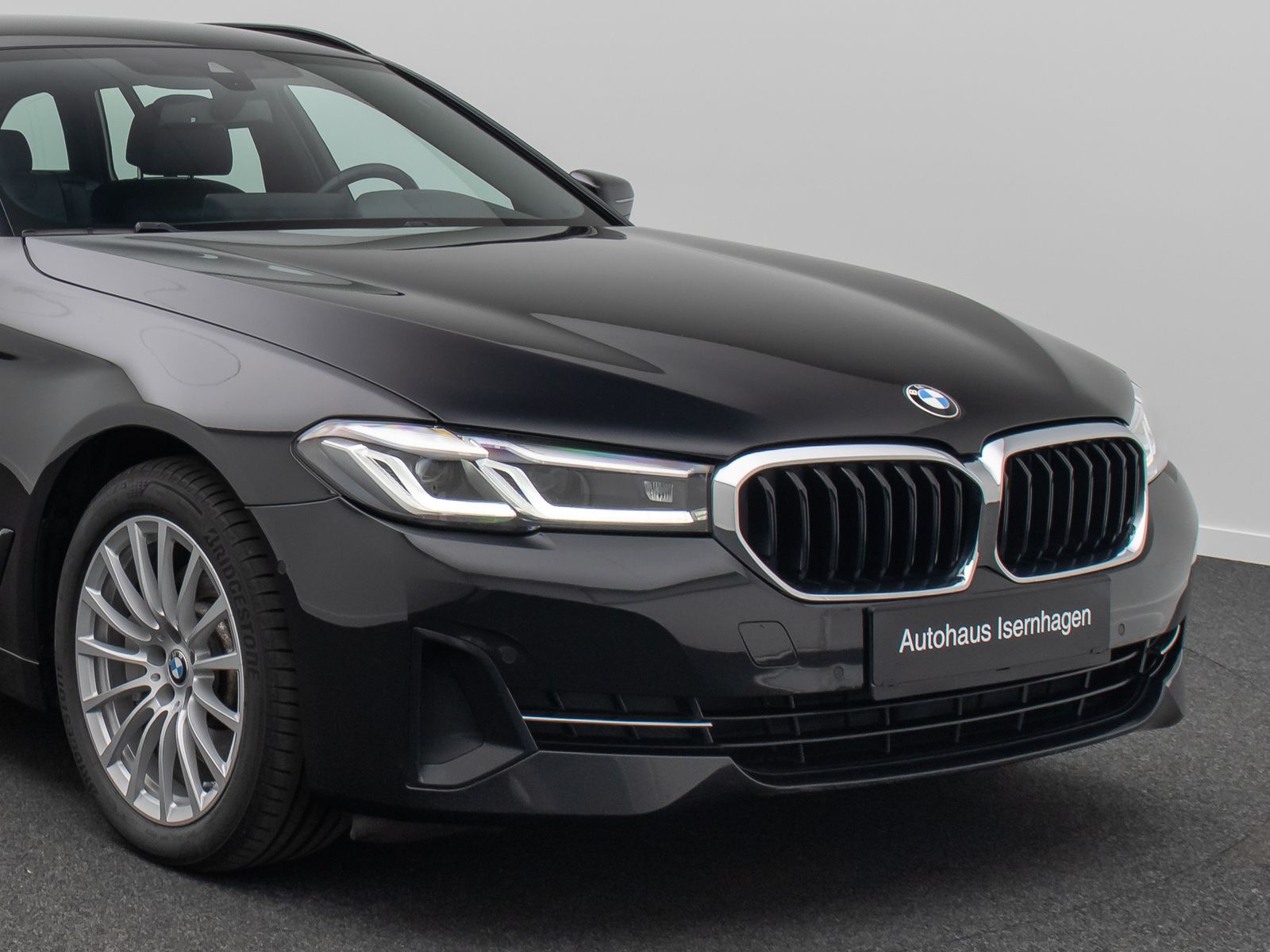 Fahrzeugabbildung BMW 530e xD Kamera DAB DisplKey HiFi Alarm 4*Klima