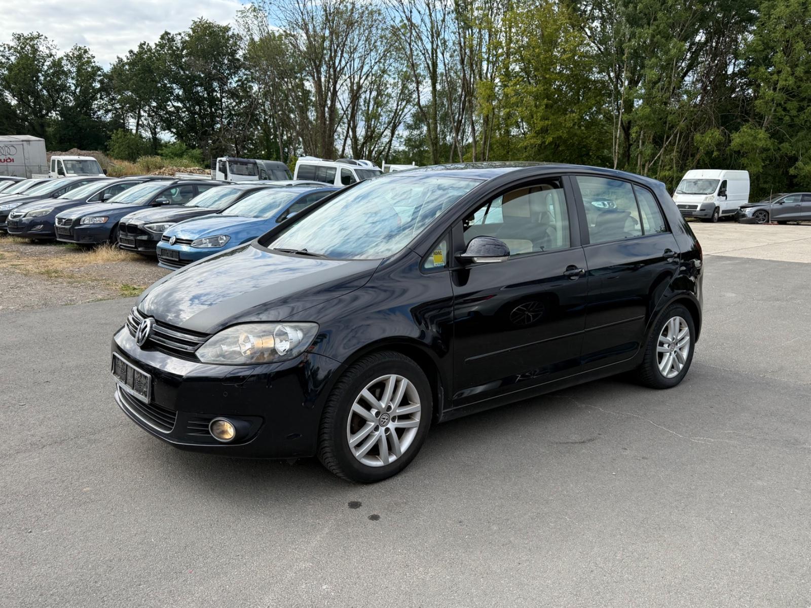 Volkswagen Golf Plus 2010 — interior
