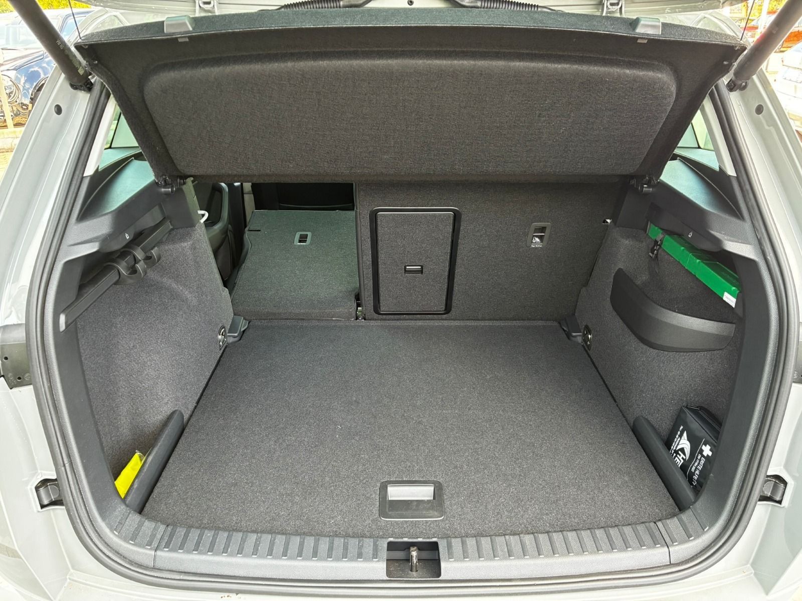 Fahrzeugabbildung SKODA Karoq 1.5 TSI DSG*AHK*RFK*ACC*eHeck