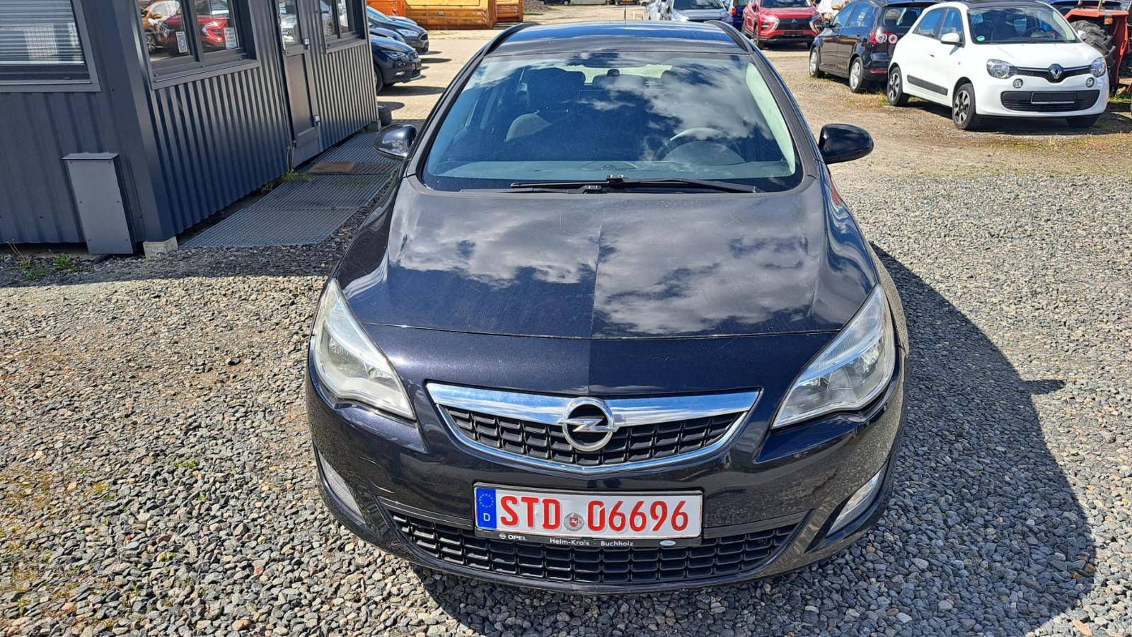 Opel Astra 2010 — фото 10