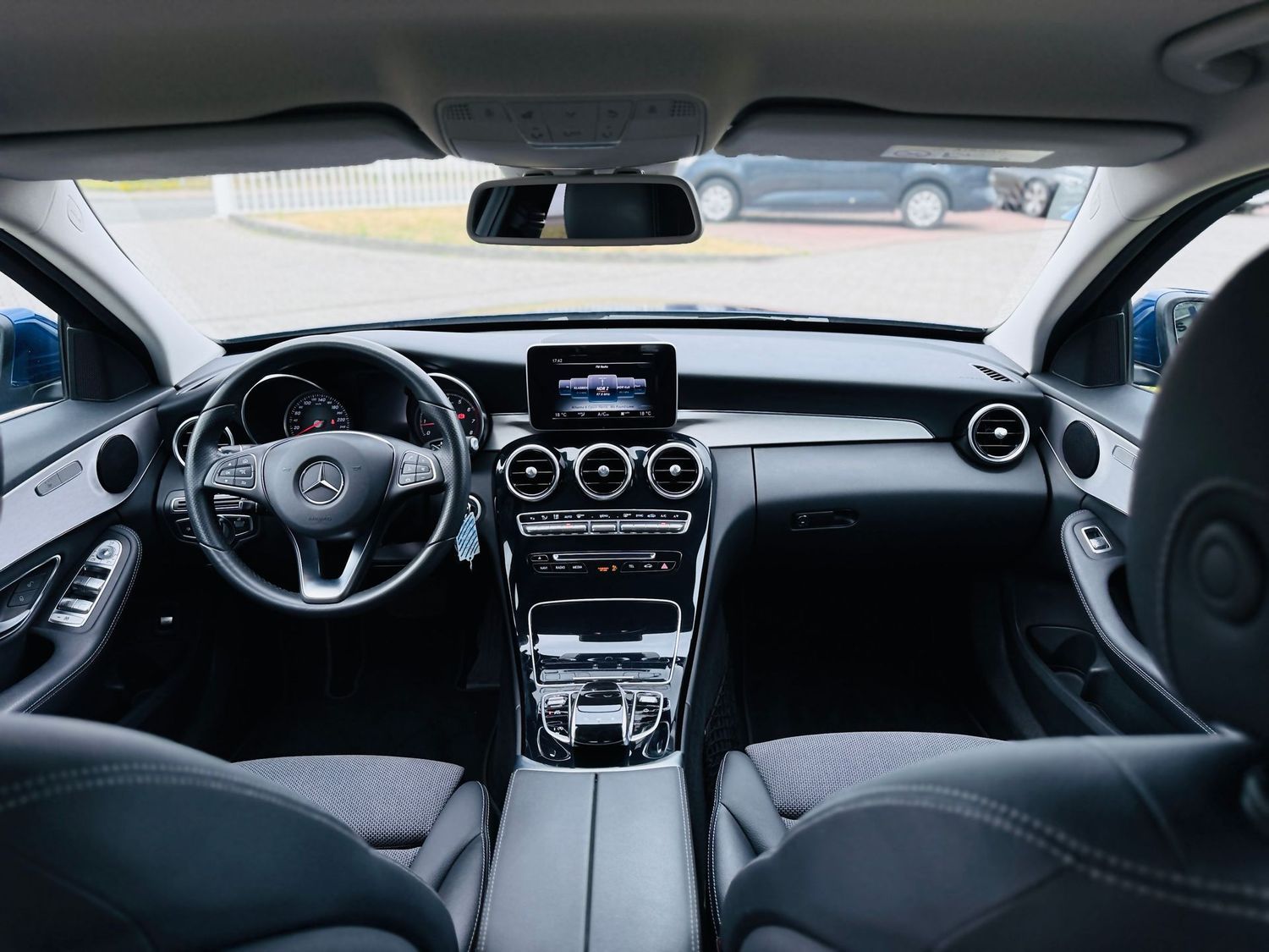 Fahrzeugabbildung Mercedes-Benz C 200 AVANTGARDE, Automatik, LED, Navi, PTS, SH