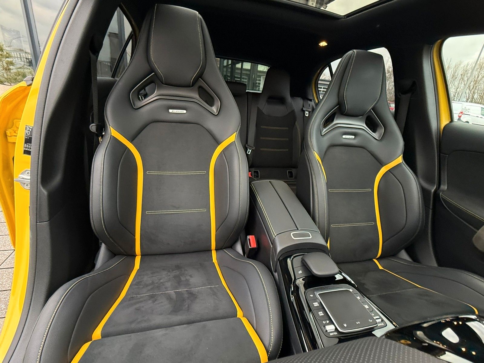 Fahrzeugabbildung Mercedes-Benz A 45 AMG Sonderausstattung: AMG Performance Sit