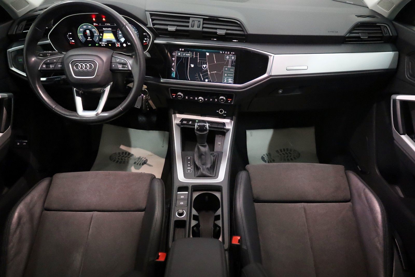 Fahrzeugabbildung Audi Q3 45 TFSI e,T.Leder,Navi,LED,SH,ACC,Sportsitze