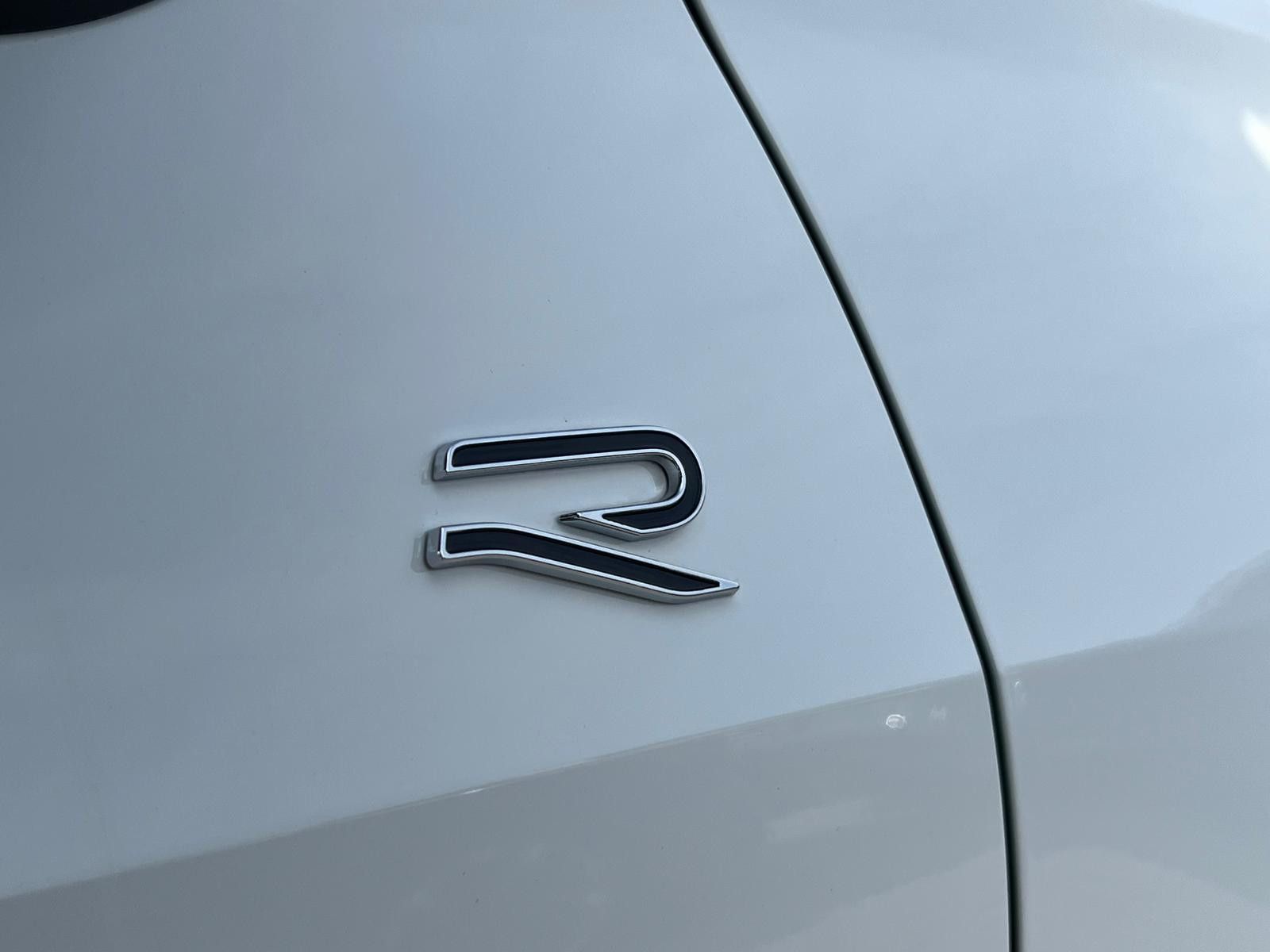 Fahrzeugabbildung Volkswagen Tayron 2.0 TDI 4M R-Line BLACK*7Si*MATRIX*PANO