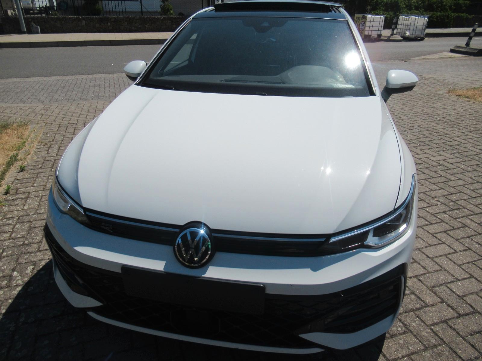 Volkswagen Golf 1.5TSI R-LINE Pano Harman/Kardon 360Cam...