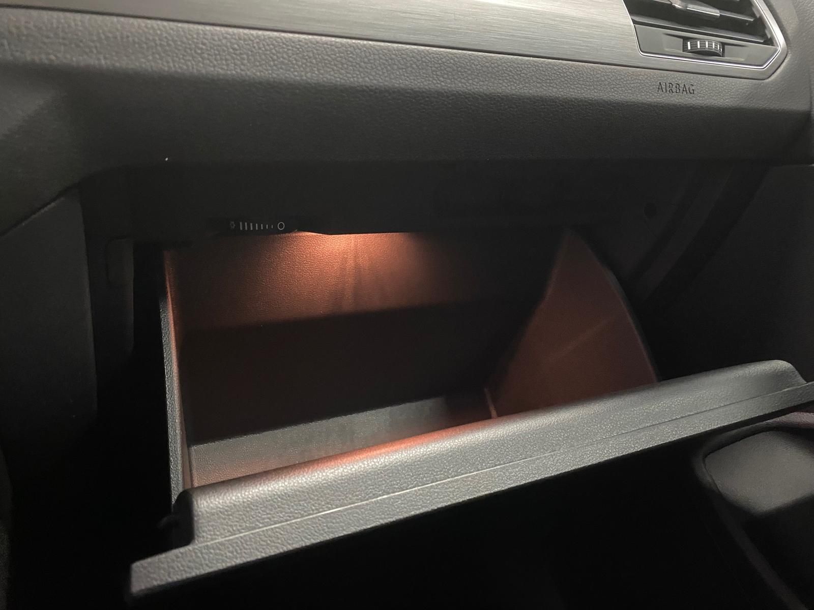 Fahrzeugabbildung Volkswagen Touran 1.5 TSI R-LINE COMFORTLINE DSG+ACC+AHK