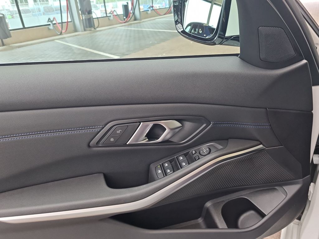 BMW 320 d Limousine M-Sport HiFi AHK LED Head-Up GSD 