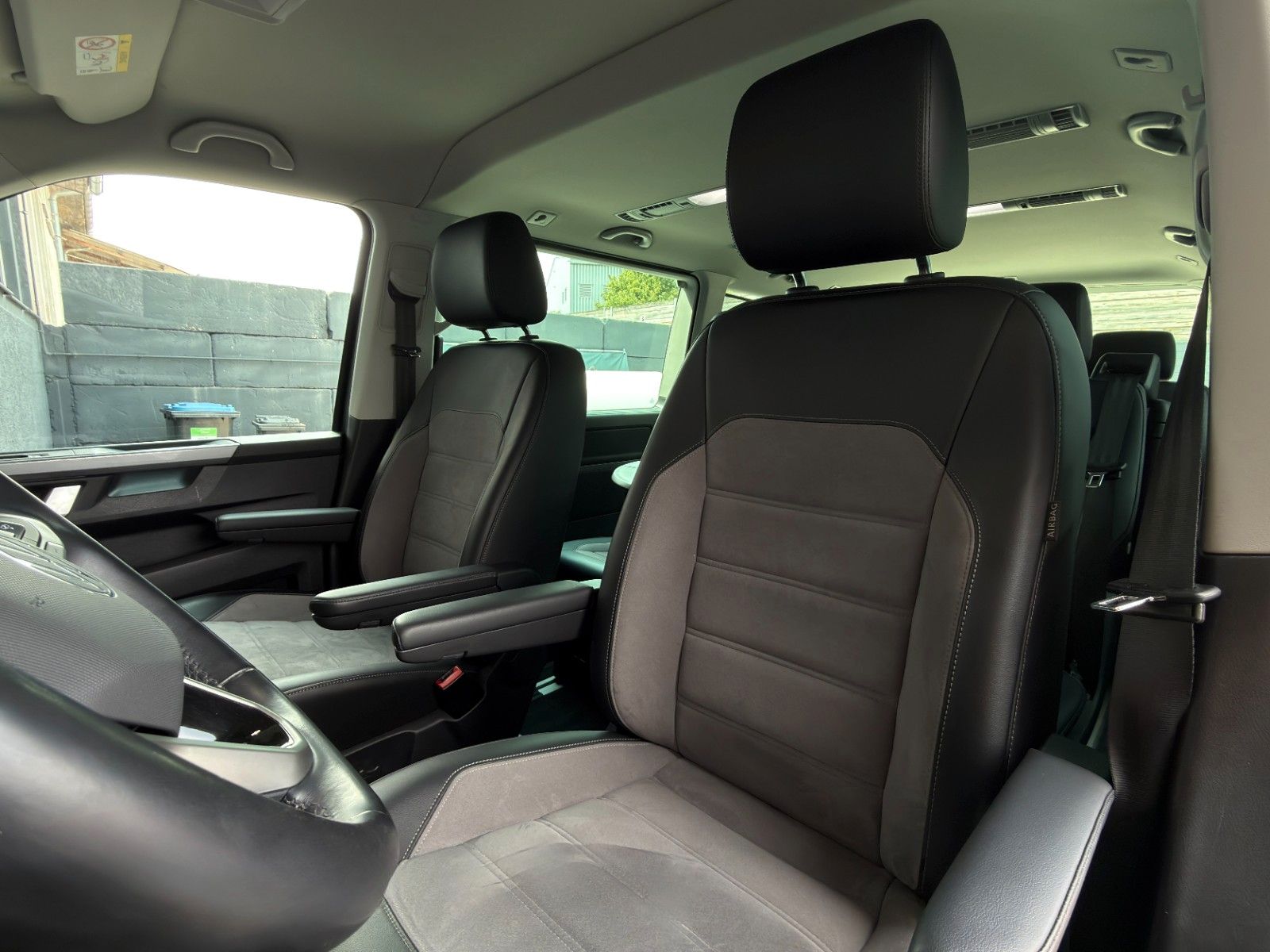 Fahrzeugabbildung Volkswagen T6.1 Multivan Highline Alcan. CAM ACC SHZ 3-Z KL