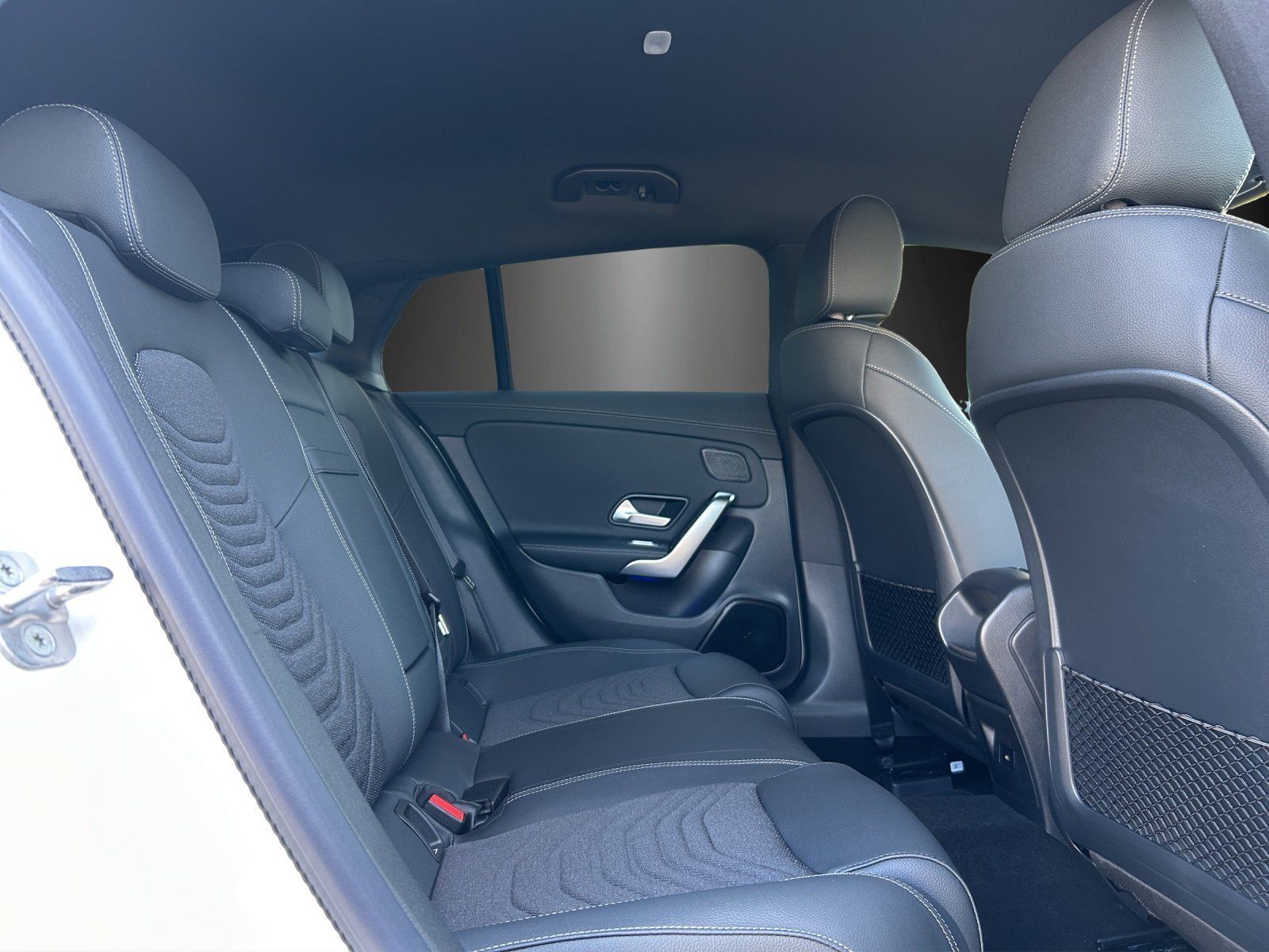 Fahrzeugabbildung Mercedes-Benz CLA 200 d SB Standhz AHK KeyGo MEMORY Multibeam