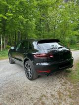 Porsche Macan Turbo mit Performance Paket Turbo mit ... - Porsche Macan in Mainz