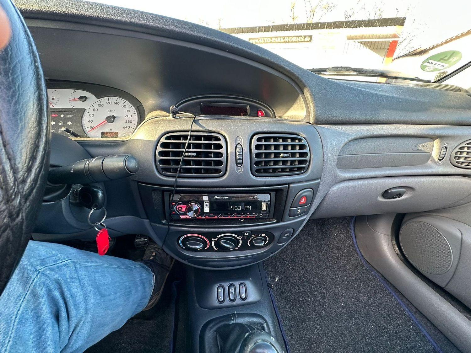 Renault Megane 2.0 16V IDE Sport