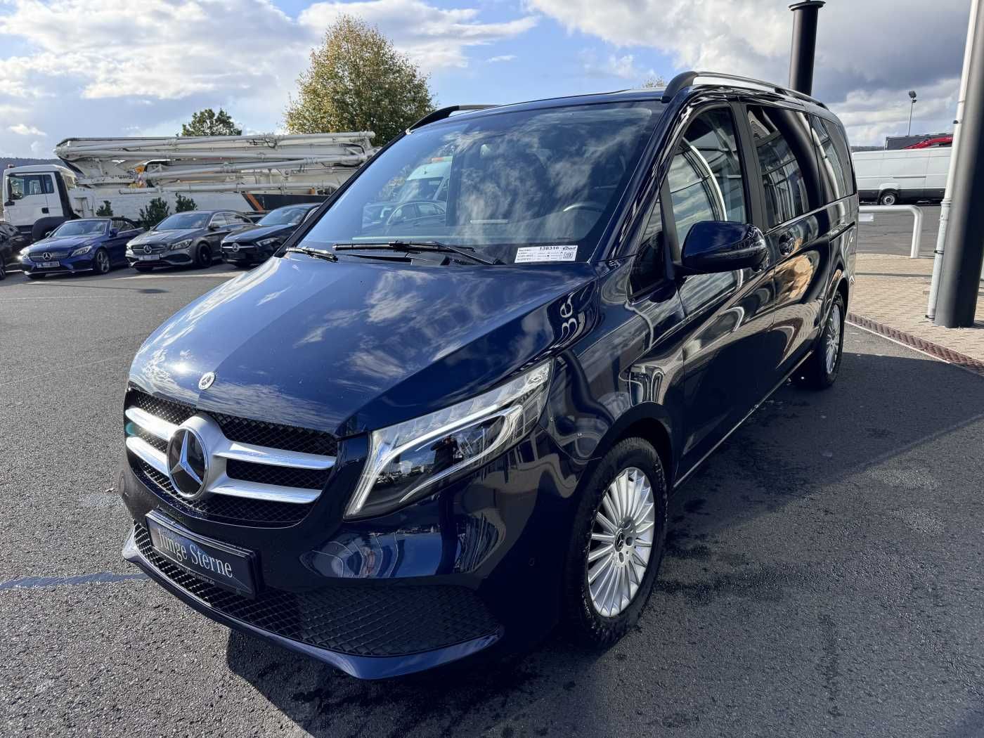 Fahrzeugabbildung Mercedes-Benz V 300 d EDITION 7Sitze MBUX LED Kamera