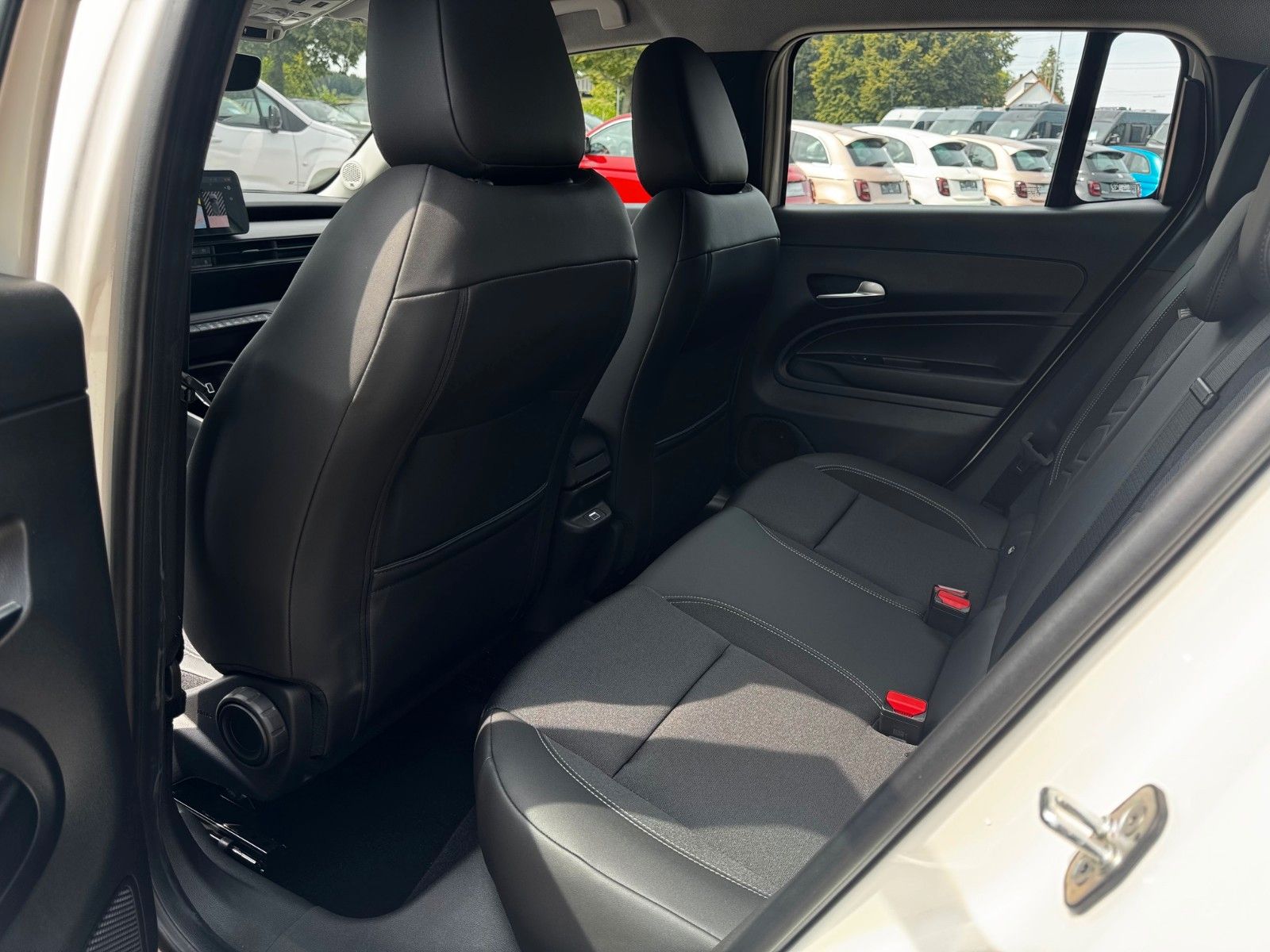 Fahrzeugabbildung Jeep Avenger 1.2 Altitude Benziner NAVI KAMERA SITZHG