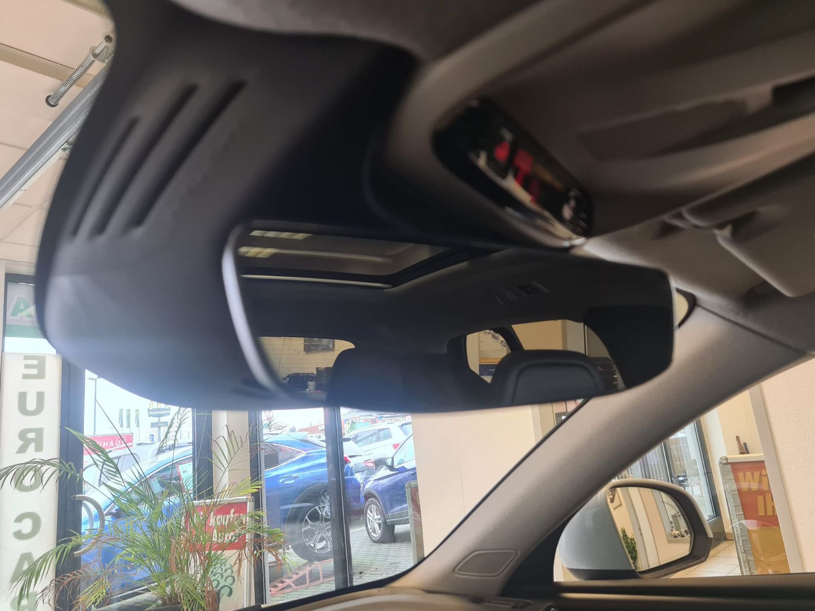 Fahrzeugabbildung Volvo XC40 Momentum AWD/LED/KLIMA/GARANTIE