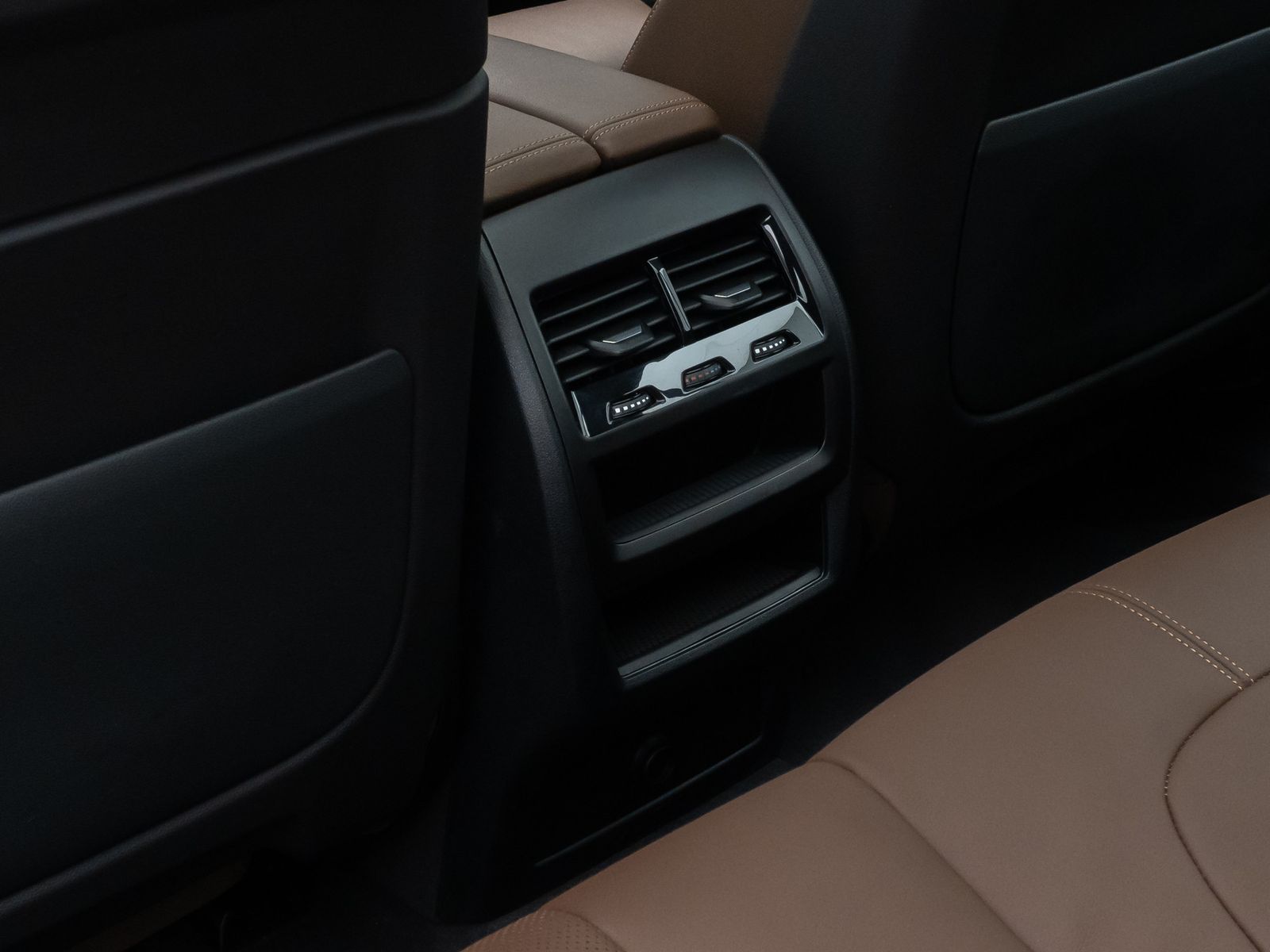 Fahrzeugabbildung BMW X5 xD40i M Sport Panorama 360°HUD Laser DAB HiFi