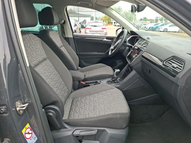Fahrzeugabbildung Volkswagen Tiguan Life 2.0TDI DSG Navi LED ACC elekHeck