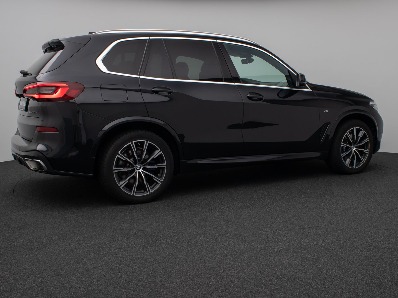 Fahrzeugabbildung BMW X5 xD40d M Sport Panorama 360° HUD DAB HiFi AHK