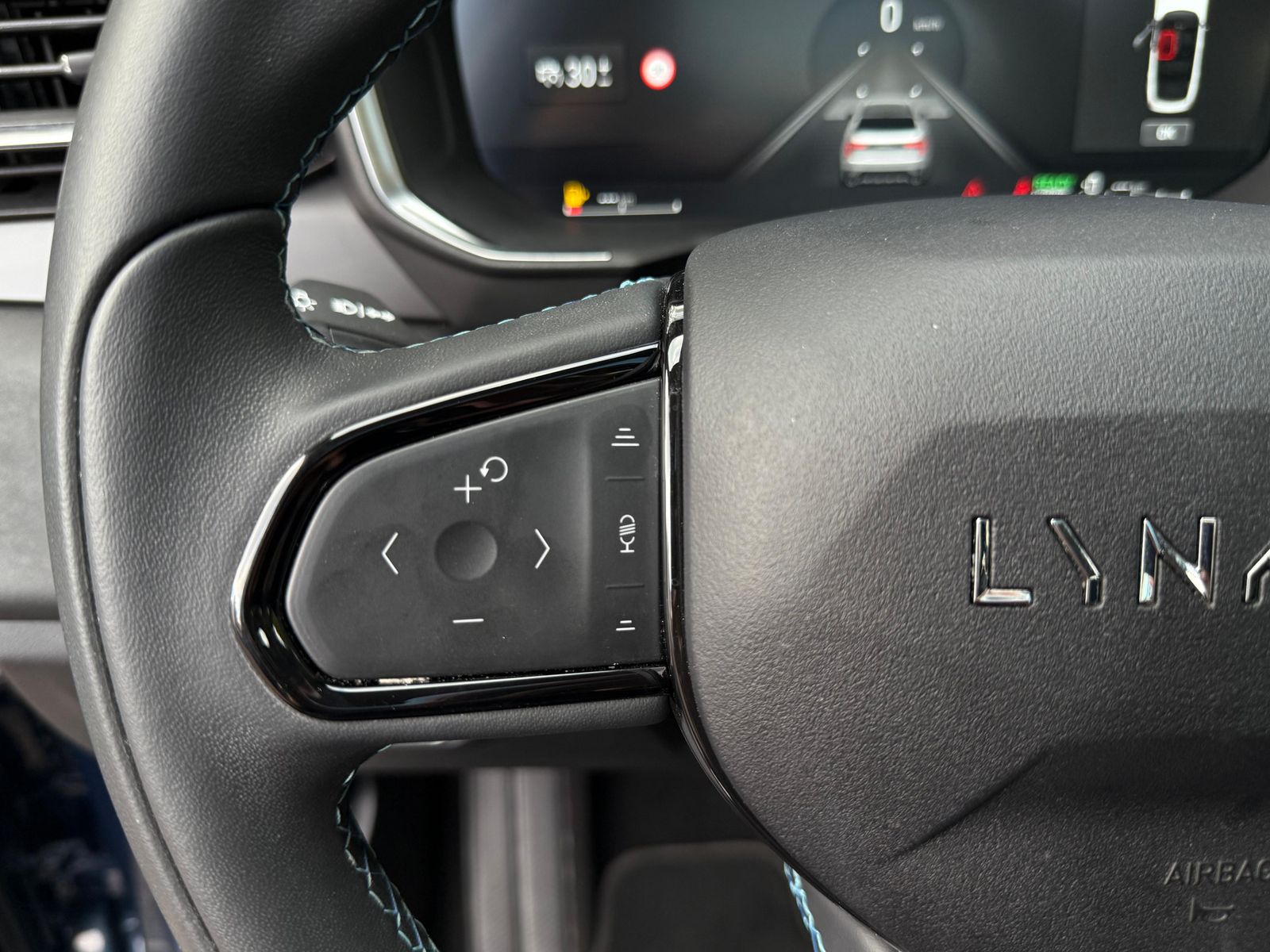 Fahrzeugabbildung Lynk&Co 01 1.5 T Aut PHEV PANO+LED+NAVI+ACC+MEMO+SHZ+360