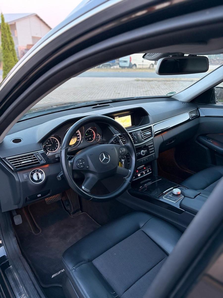 Mercedes-Benz E220 2011 — photo 9