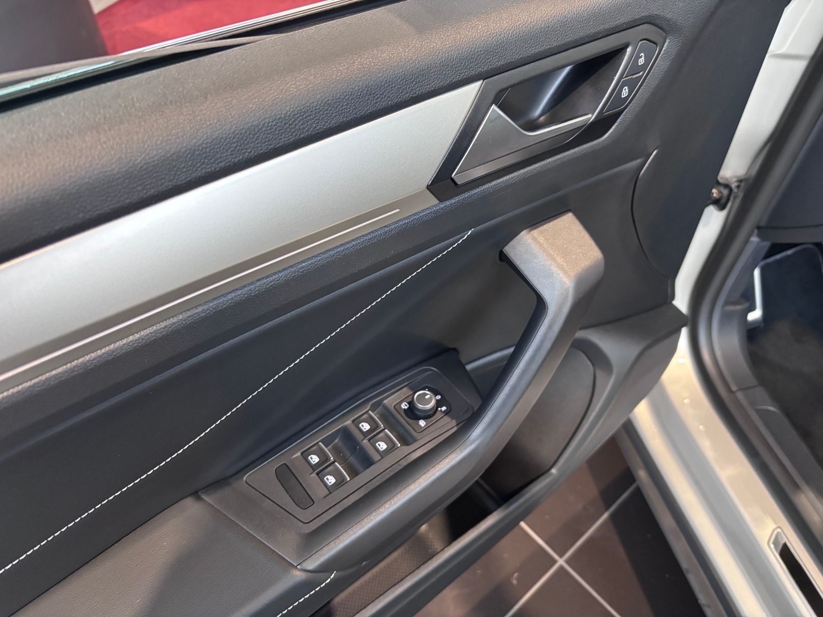 Fahrzeugabbildung Volkswagen T-Roc Cabriolet Move RFK LED NAVI ALU