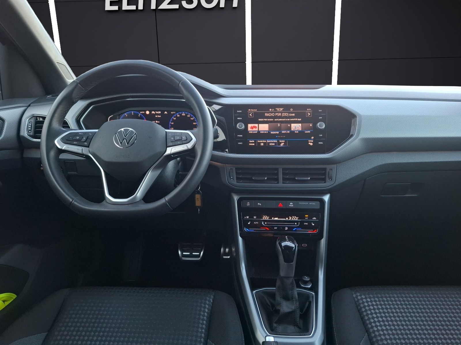 Fahrzeugabbildung Volkswagen T-Cross TSI Active DSG LED Navi AID ACC RFK SH 1