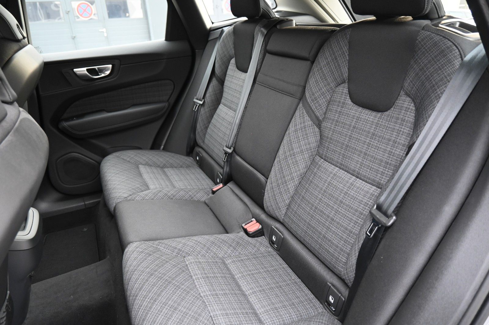 Fahrzeugabbildung Volvo XC60 B4D FWD Core*RFK*Qi*el.Heckkl*GoogleMaps