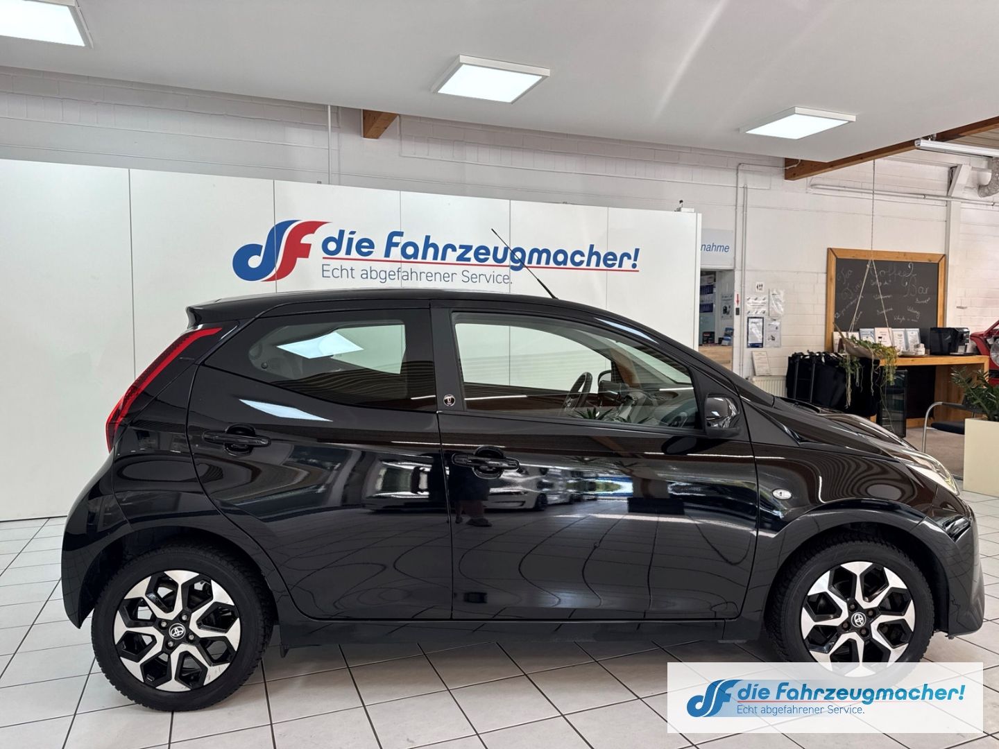 Fahrzeugabbildung Toyota Aygo X-Play Team D 1.0 EU6d-T Apple CarPlay Andr