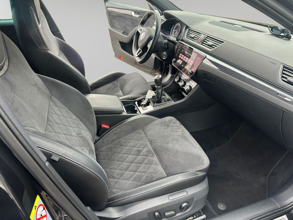 SKODA Superb Combi 1.4 TSI ACT SportLine ACC b. Front SKODA Superb Combi 1.4 TSI ACT SportLine ACC b. Front