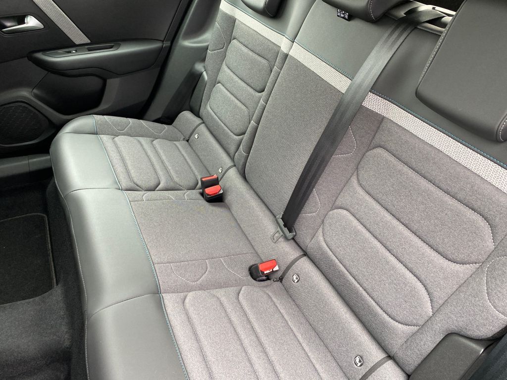 Fahrzeugabbildung Citroën C4 PureTech 130 Stop&Start EAT8 PLUS *Allwetterr