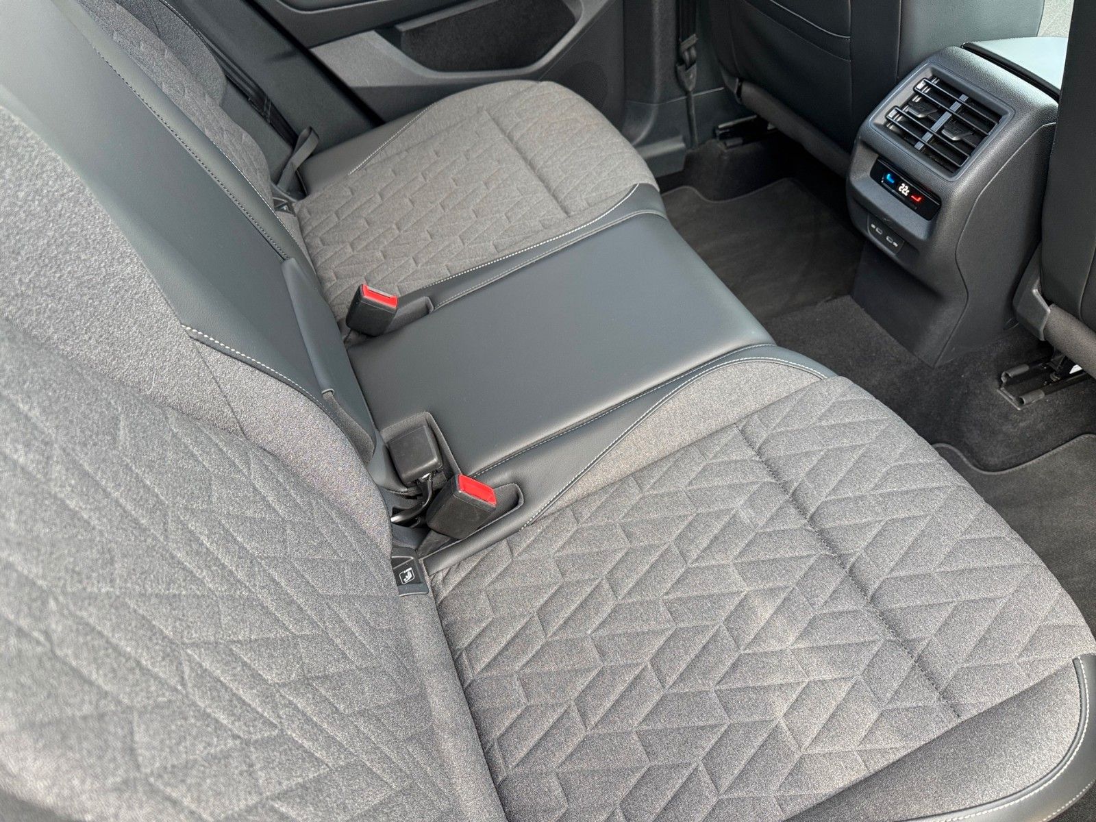 Fahrzeugabbildung Volkswagen Tiguan 1.5 eTSI Life