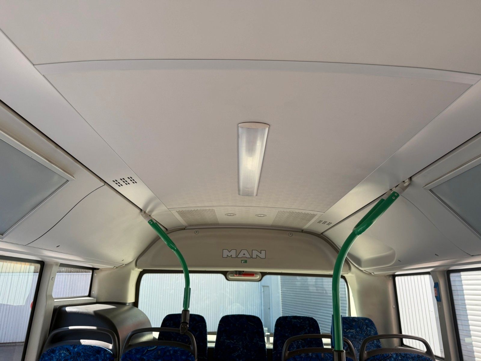 MAN  2015 - Image 23 of 28