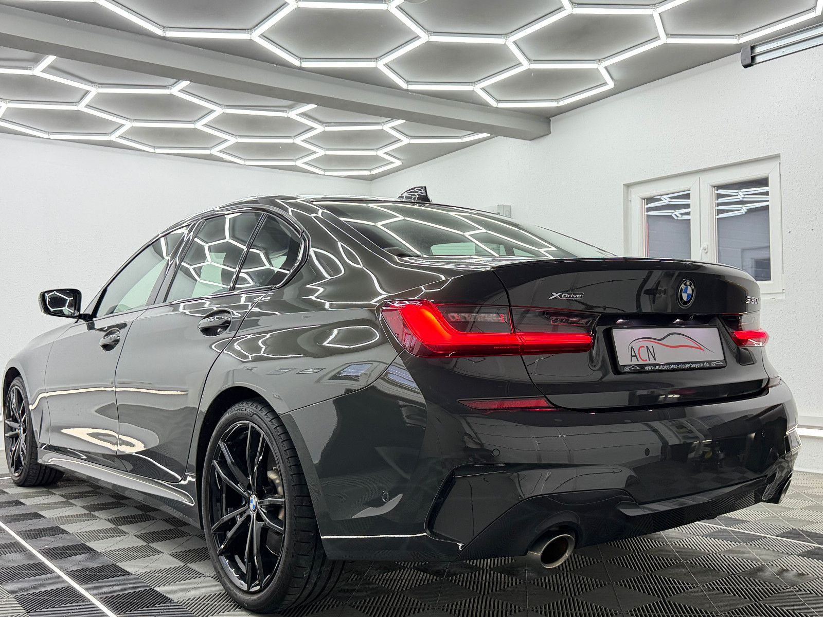 Fahrzeugabbildung BMW 330 i xDrive M SPORT/LASER/H&K/PANO/MEMORY/DE FZ