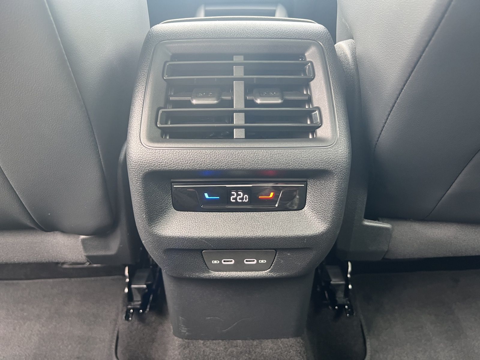 Tiguan Goal 2.0 TDI DSG AHK*Pano*Navi*ACC*LED