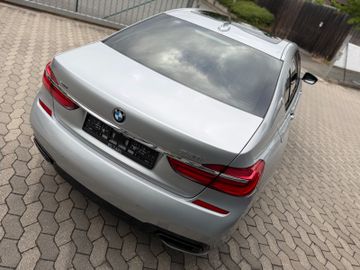BMW 750 - 6