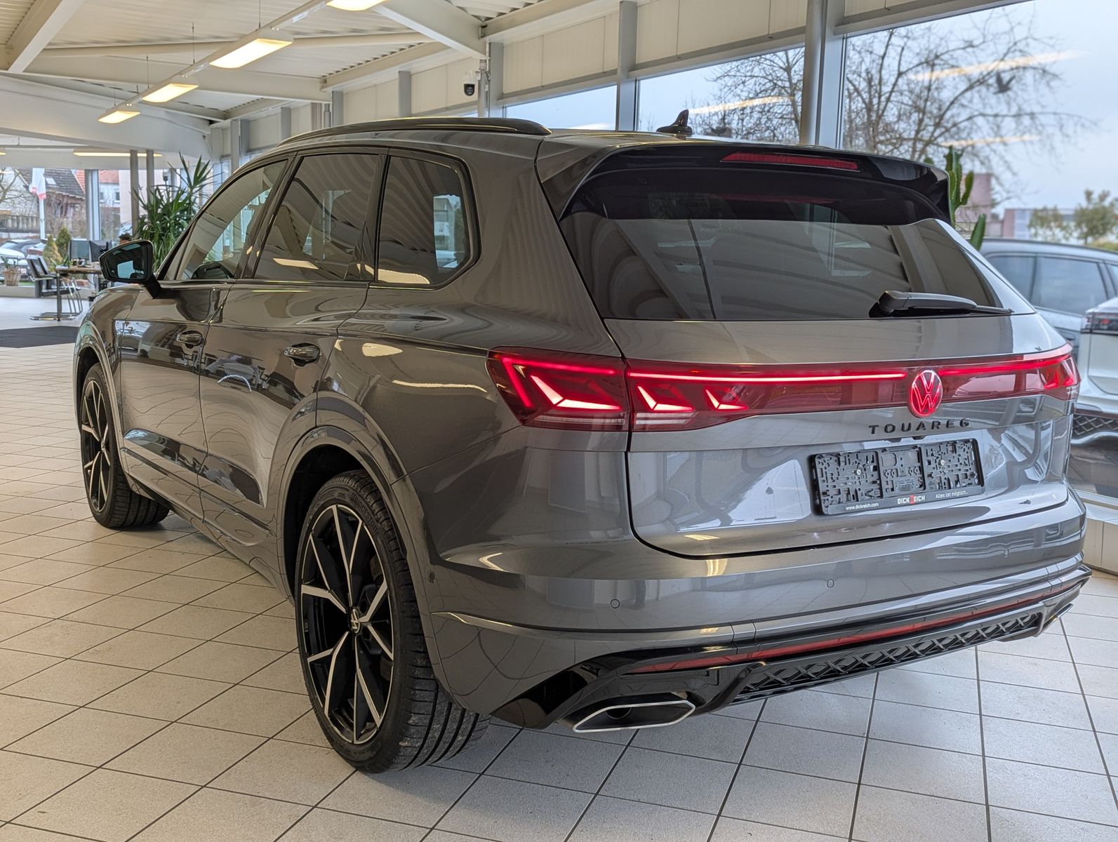 VW Touareg 3.0TDI 4M R-Line VOLL Black 22" UPE 114T - Image 5