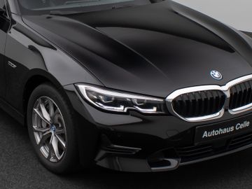 Fahrzeugabbildung BMW 330e xD Sport Line 360°DAB Stop&Go LED Alarm AHK