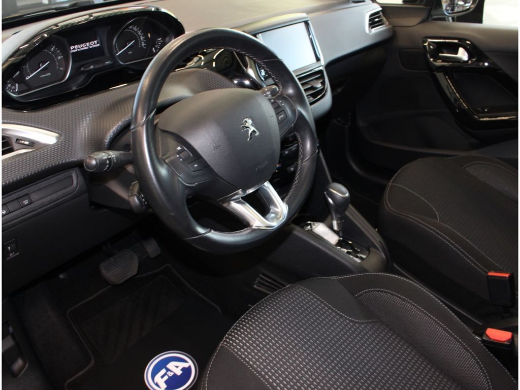 Fahrzeugabbildung Peugeot 208 Allure1.2 PureTech *Pano*Kamera*Keyless*Navi